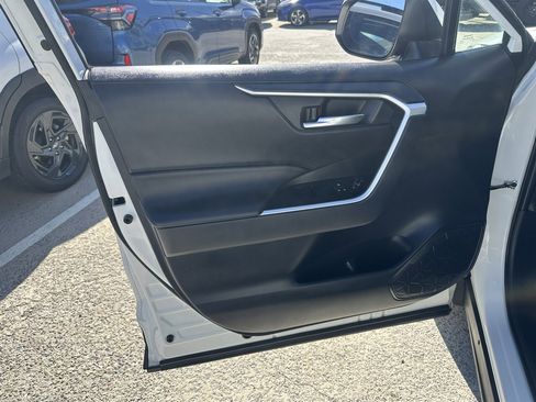 Used 2020 Toyota RAV4 XLE w/ Convenience Package image 11