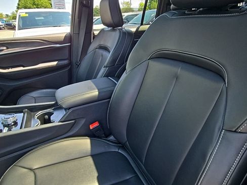 Certified 2025 Jeep Grand Cherokee Limited AWD/4WD image 18
