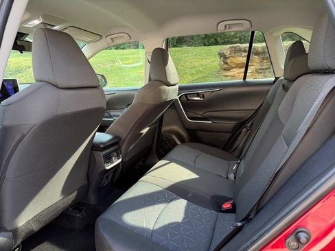 Used 2025 Toyota RAV4 XLE AWD/4WD image 11