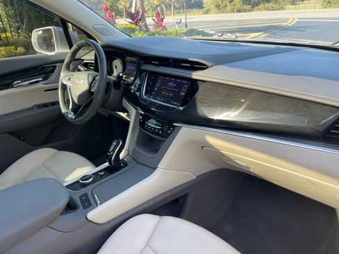 Used 2020 Cadillac XT6 Premium Luxury FWD image 5