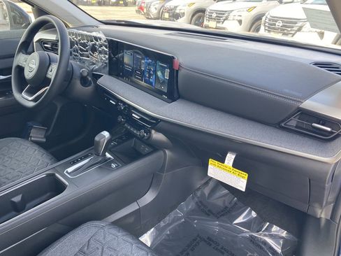 New 2026 Nissan Kicks SV image 10