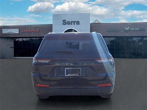 Used 2025 Jeep Grand Cherokee Altitude image 6