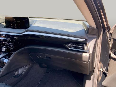 Used 2023 Acura MDX SH-AWD image 19