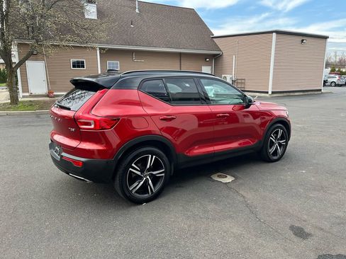 Used 2019 Volvo XC40 T5 R-Design image 5