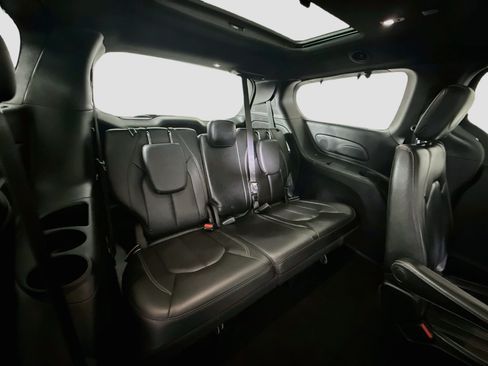 Used 2018 Chrysler Pacifica Touring-L Plus w/ Advanced Safetytec Group FWD image 42