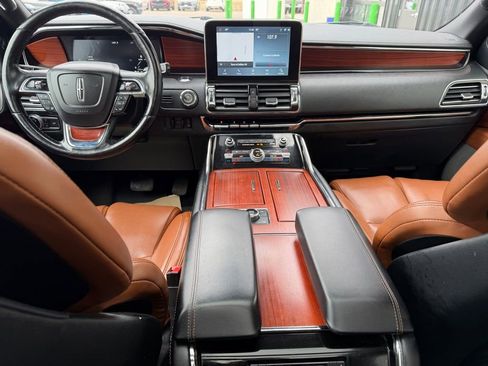 Used 2021 Lincoln Navigator L Reserve image 13
