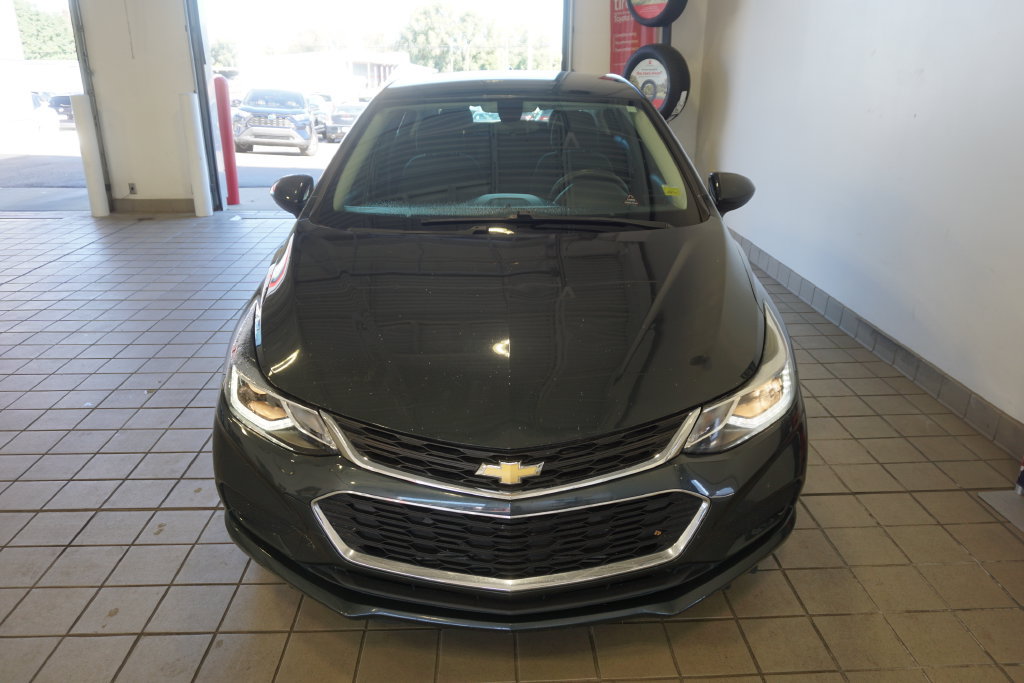 Used 2018 Chevrolet Cruze LT w/ Convenience Package FWD image 13