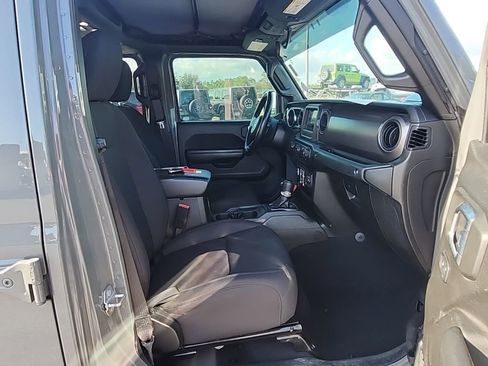 Used 2022 Jeep Gladiator Willys image 33