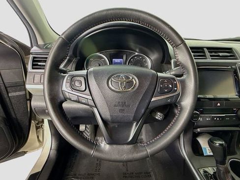 Used 2015 Toyota Camry SE w/ Moonroof Package image 11