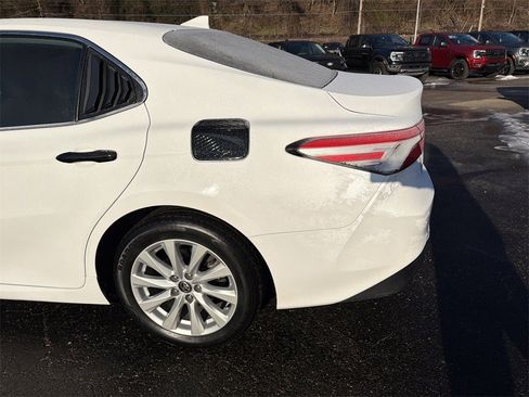 Used 2020 Toyota Camry LE image 6
