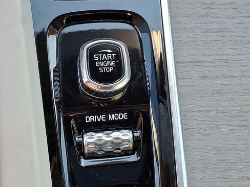 Used 2019 Volvo S60 T5 Inscription image 26