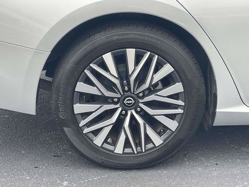 Used 2024 Nissan Altima 2.5 SV FWD image 9