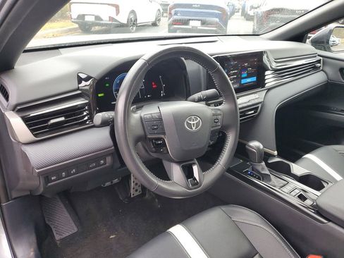 Used 2025 Toyota Camry SE image 13