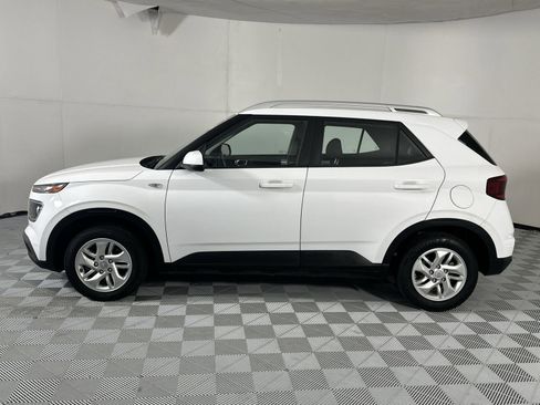 Used 2020 Hyundai Venue SEL FWD image 5