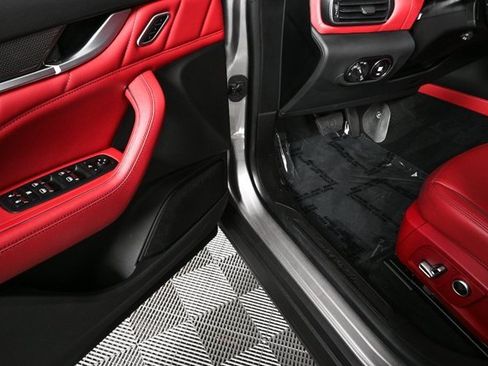 Certified 2022 Maserati Levante GT image 11