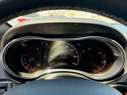 Used 2018 Jeep Grand Cherokee Altitude RWD image 28