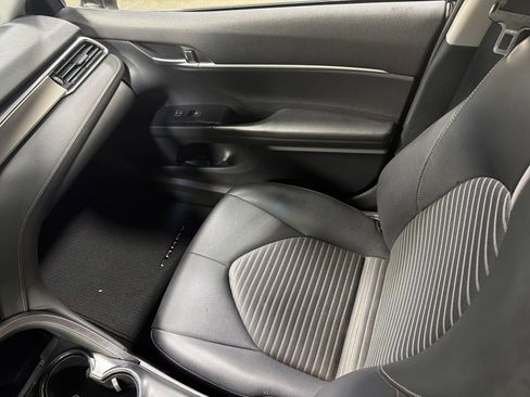 Used 2018 Toyota Camry SE image 14