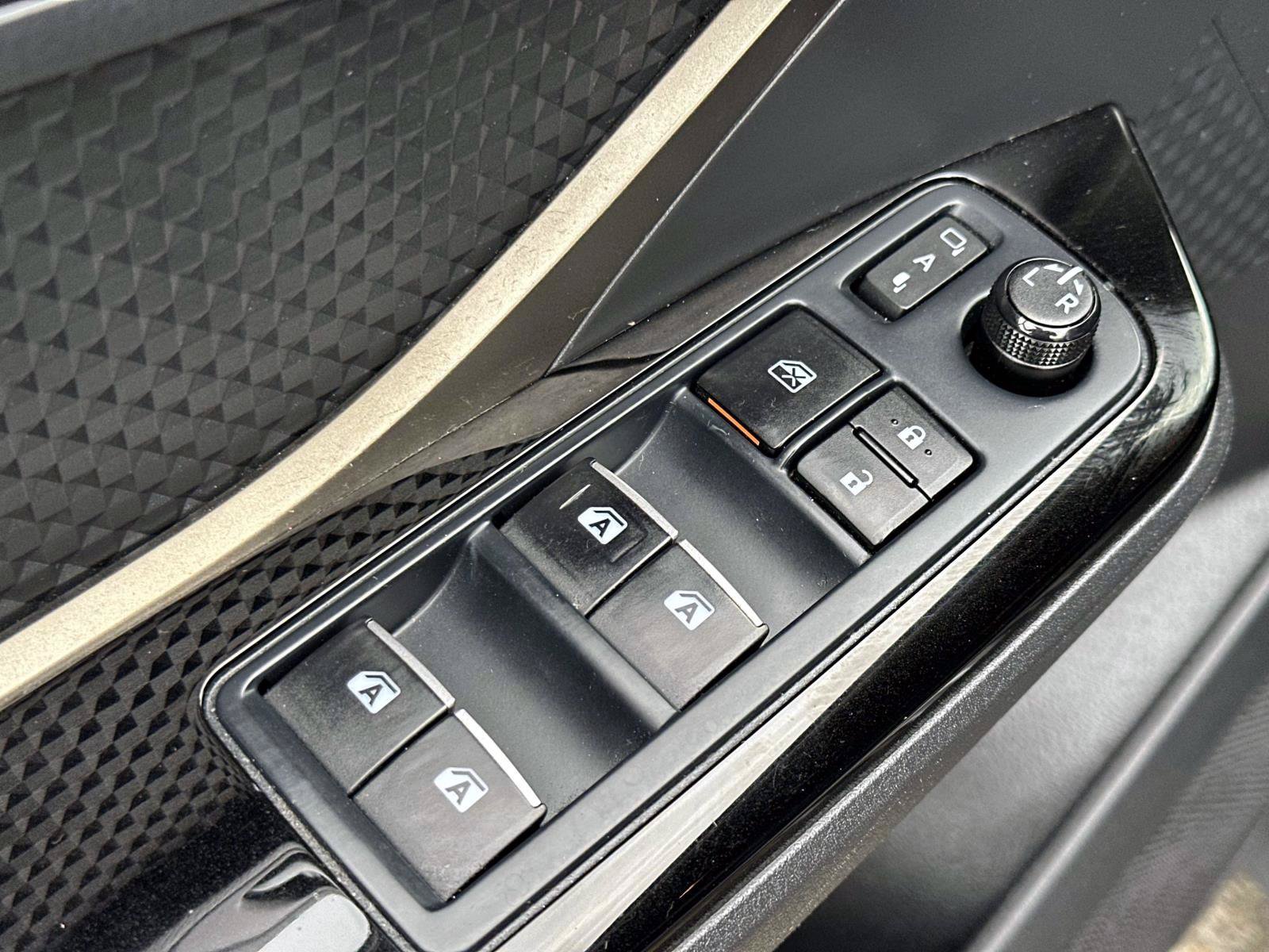 Used 2019 Toyota C-HR XLE FWD image 16