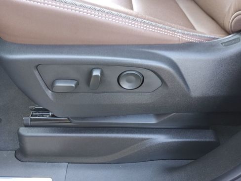 Used 2024 Chevrolet Suburban High Country image 18