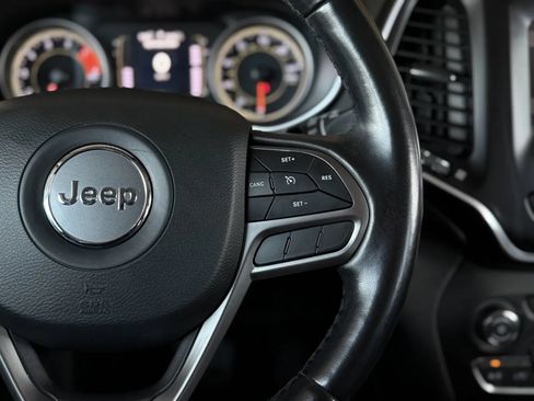 Used 2021 Jeep Cherokee Latitude Lux FWD image 23