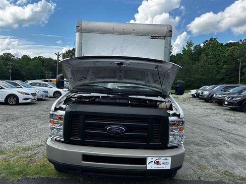Used 2018 Ford E-350 and Econoline 350 Super Duty image 32