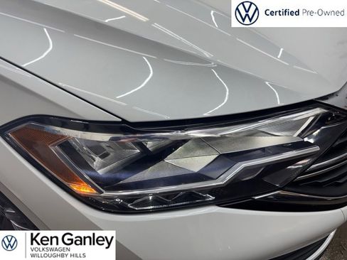 Certified 2023 Volkswagen Jetta SE w/ Panoramic Sunroof Package FWD image 6