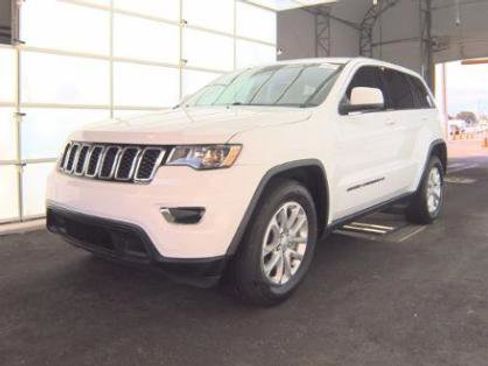 Used 2022 Jeep Grand Cherokee Laredo E image 2