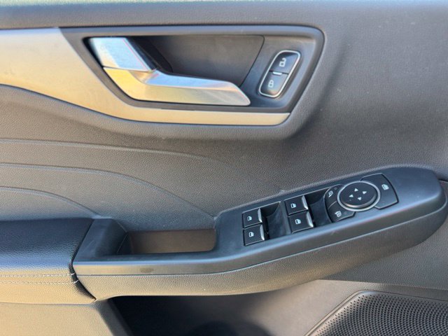 Used 2022 Ford Escape SEL AWD/4WD image 9
