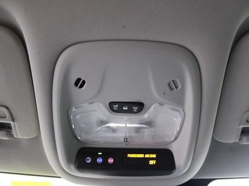 Used 2022 Chevrolet TrailBlazer LT AWD/4WD image 41