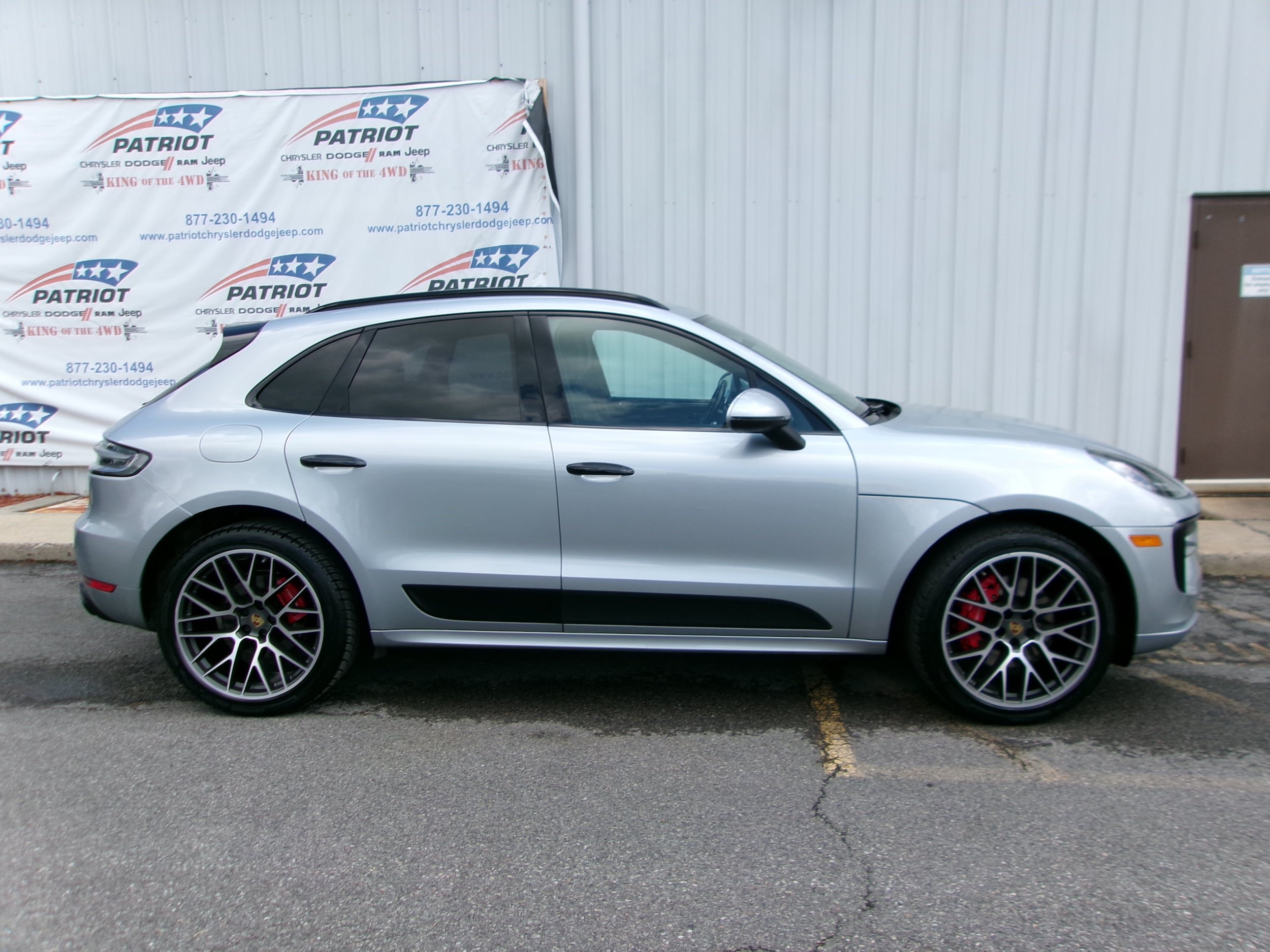 Used 2020 Porsche Macan GTS AWD/4WD image 2
