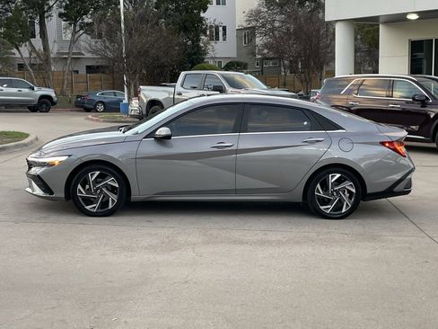 Used 2024 Hyundai Elantra Limited image 3