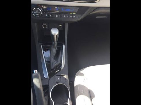 Used 2015 Toyota Corolla image 16