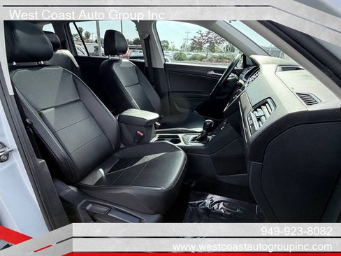 Used 2018 Volkswagen Tiguan SEL FWD image 11