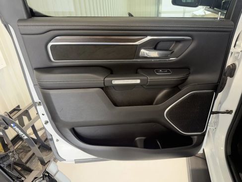 Used 2022 RAM 1500 Laramie AWD/4WD image 12