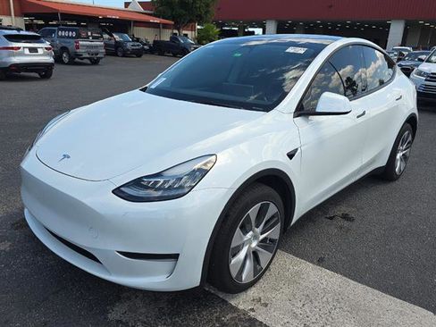 Used 2023 Tesla Model Y Long Range AWD/4WD image 3