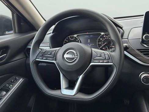 Used 2025 Nissan Altima 2.5 SV image 30