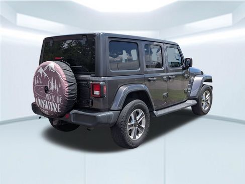 Used 2019 Jeep Wrangler Unlimited Sahara AWD/4WD image 3