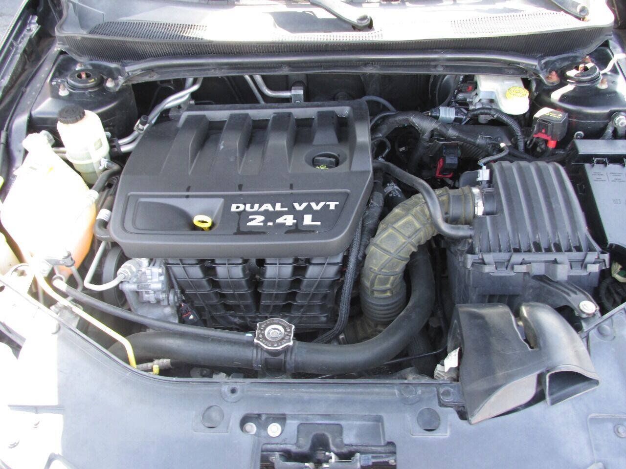 Used 2013 Chrysler 200 Touring FWD image 28