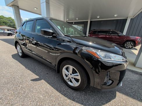 Used 2025 Nissan Kicks Play S FWD image 4