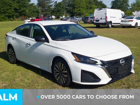 Used 2025 Nissan Altima 2.5 SV FWD image 3