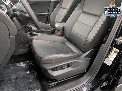 Used 2021 Volkswagen Tiguan SE w/ Panoramic Sunroof Package image 11