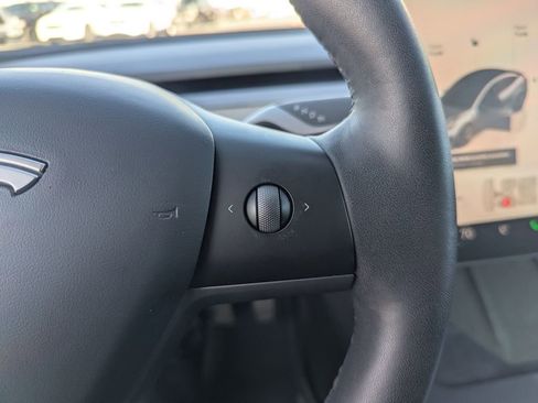Used 2023 Tesla Model 3 Standard Range image 17