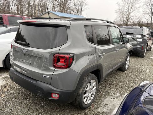 Used 2021 Jeep Renegade Latitude w/ Luxury Group I image 2