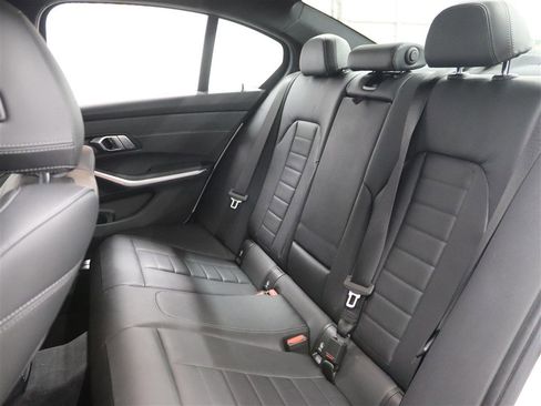 Used 2019 BMW 330i xDrive Sedan w/ Premium Package image 11