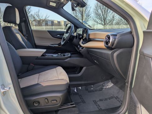 Used 2025 Chevrolet Equinox ACTIV w/ Safety and Technology Package image 27