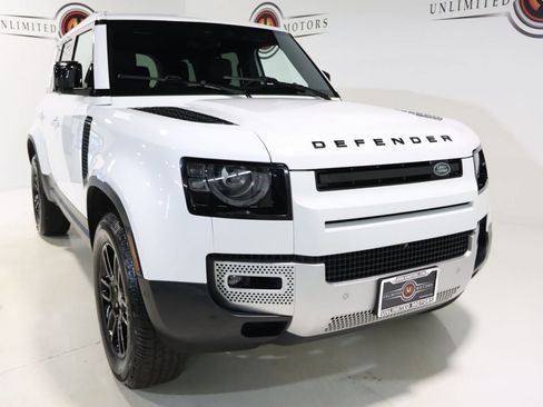 Used 2025 Land Rover Defender 110 S image 27