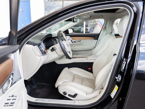 Used 2017 Volvo S90 T6 Inscription w/ Vision Package image 16