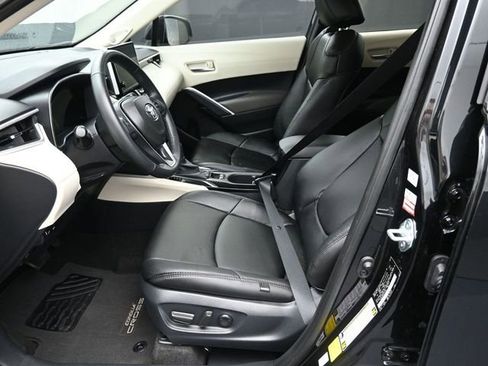 Used 2024 Toyota Corolla Cross XLE w/ Convenience Package image 13