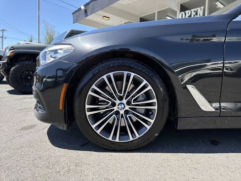 Used 2018 BMW 530i xDrive w/ Premium Package AWD/4WD image 2