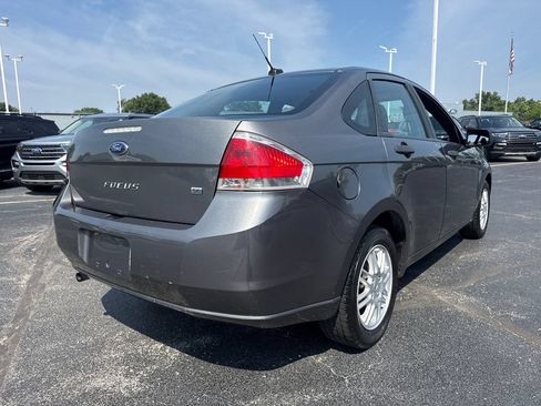 Used 2010 Ford Focus SE FWD image 6